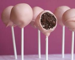Как приготовить кейк-попсы в домашних условиях - пошаговые рецепты бисквита и глазури с фото Шарики в шоколаде на палочке рецепт